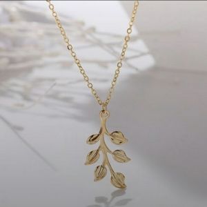 Gold Leaf Pendant Fashion Necklace